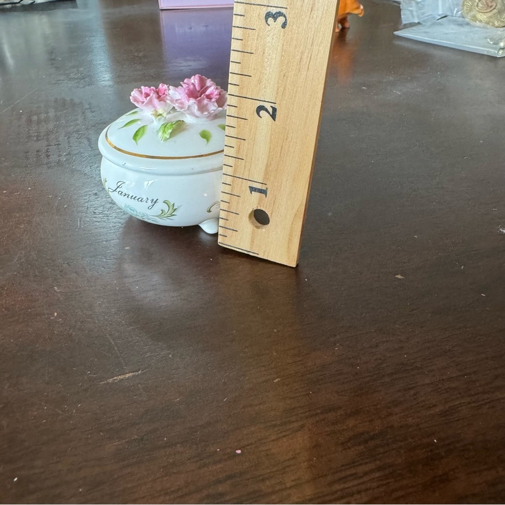 Vintage Maruri Masterpiece Bone China 1977 Enesco December Lidded Trinket Box - Picture 10 of 10
